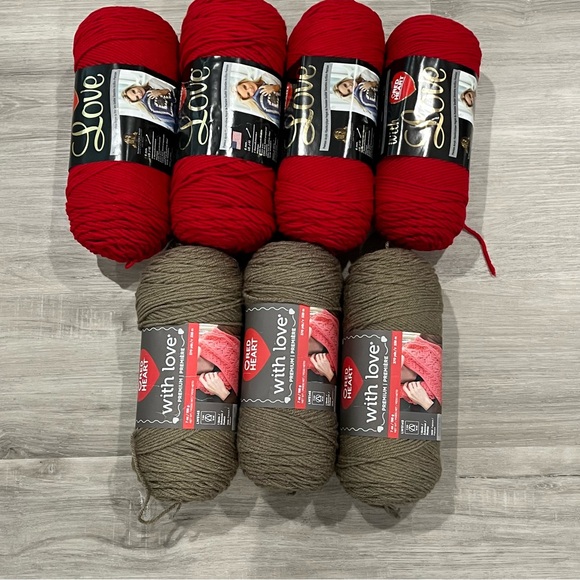 NWT Set of 7 Skeins Red Heart With Love Yarn (4 Red & 3 Taupe) Medium Weight 4 - Picture 4 of 16